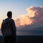 Ce dezvăluie știința despre SINGURĂTATE? Studii despre oameni