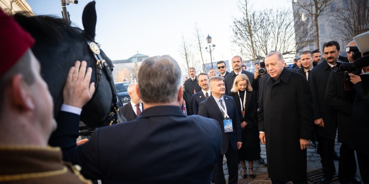 Magyar, cu Erdoğan la Budapesta: Ce cadou a primit Orban în 2023