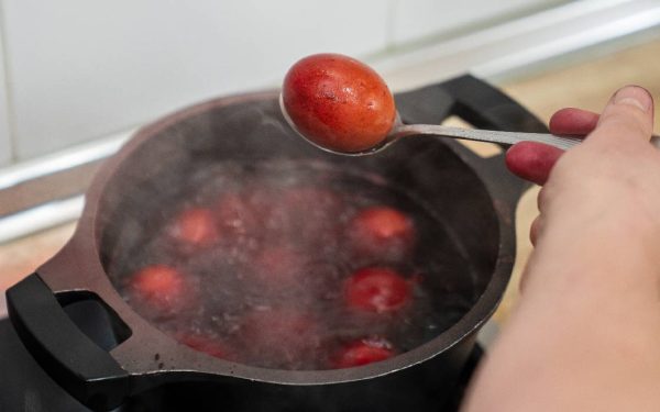 Ouă de Paște în exces? Trucuri să le păstrezi proaspete și bune de mâncat