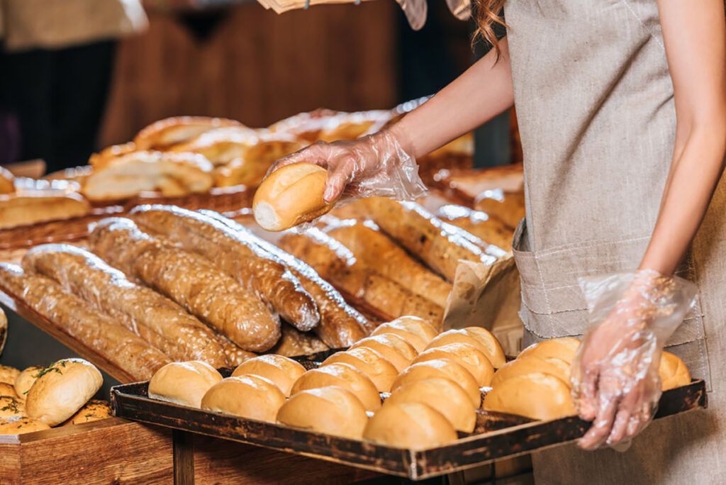 Pâinea, un aliment-cheie în dieta românilor, ascunde pericole pentru inimă București – Pâinea, prezentă la aproape fiecare masă în România, poate reprezenta un pericol ascuns pentru sănătatea cardiovasculară, avertizează specialiștii