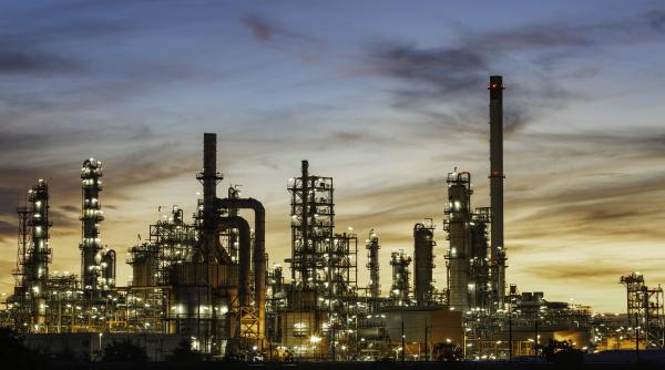 De la Prima Rafinărie la Criză: Paradoxul Energetic al României