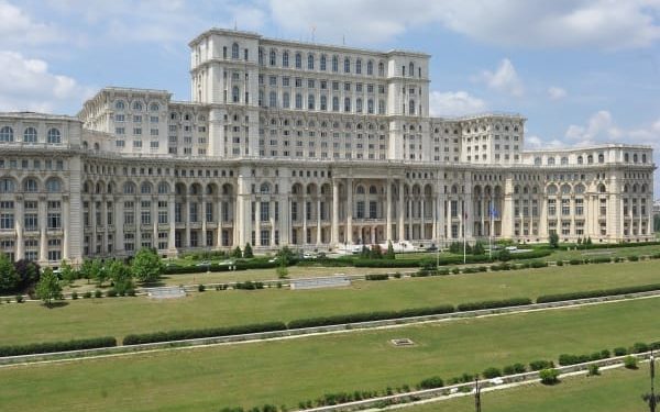 Vape-urile și țigările electronice, INTERZISE în spațiile publice închise (PROIECT)