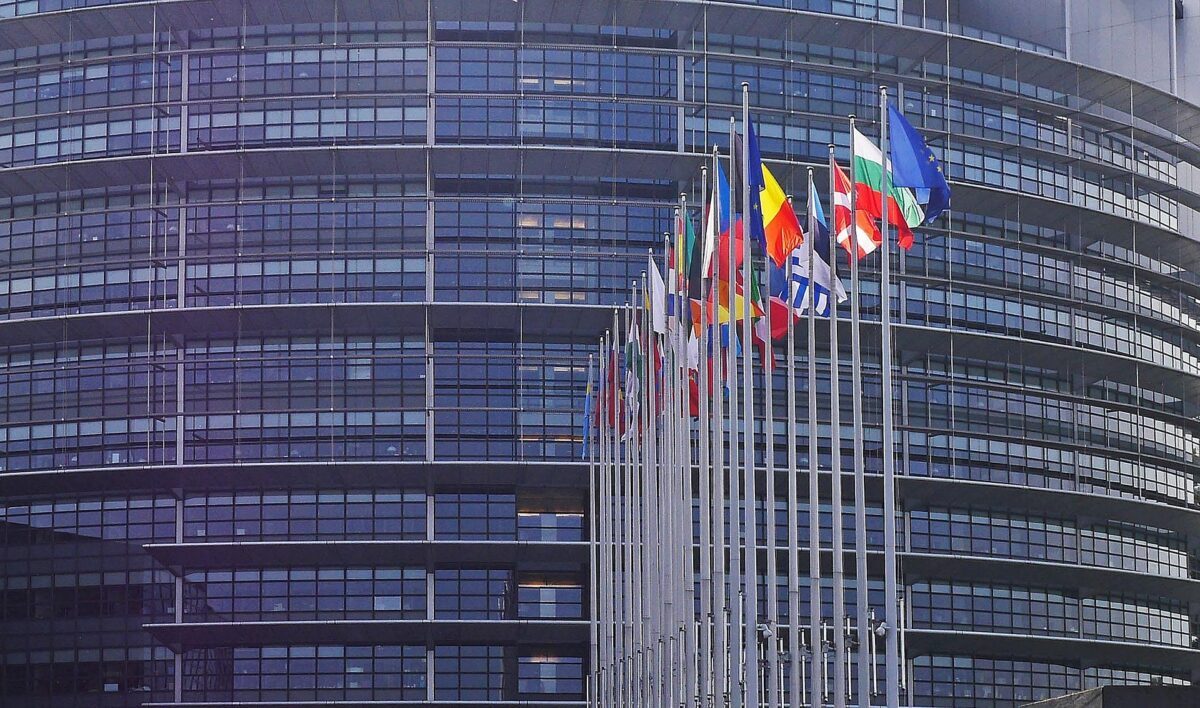 UE lovește importurile de oțel: Tarife duble și cote mai mici pentru Europa