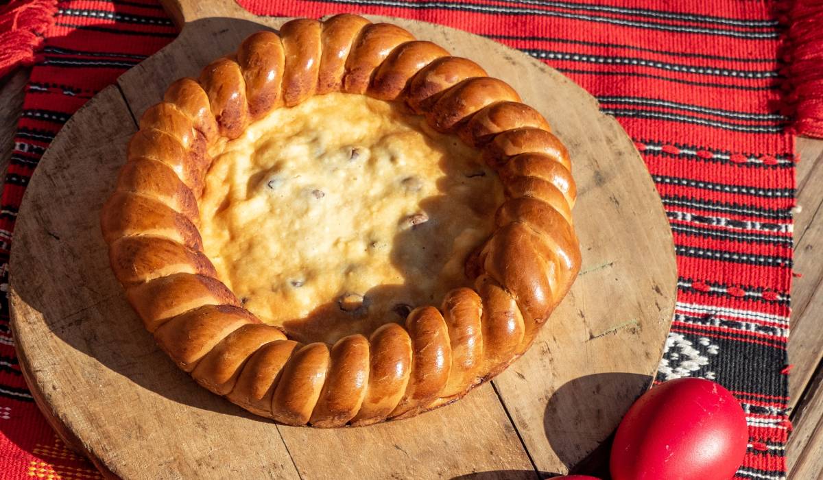 Pasca cu smântână, secretul unei texturi fine: înlocuiește brânza de vaci!