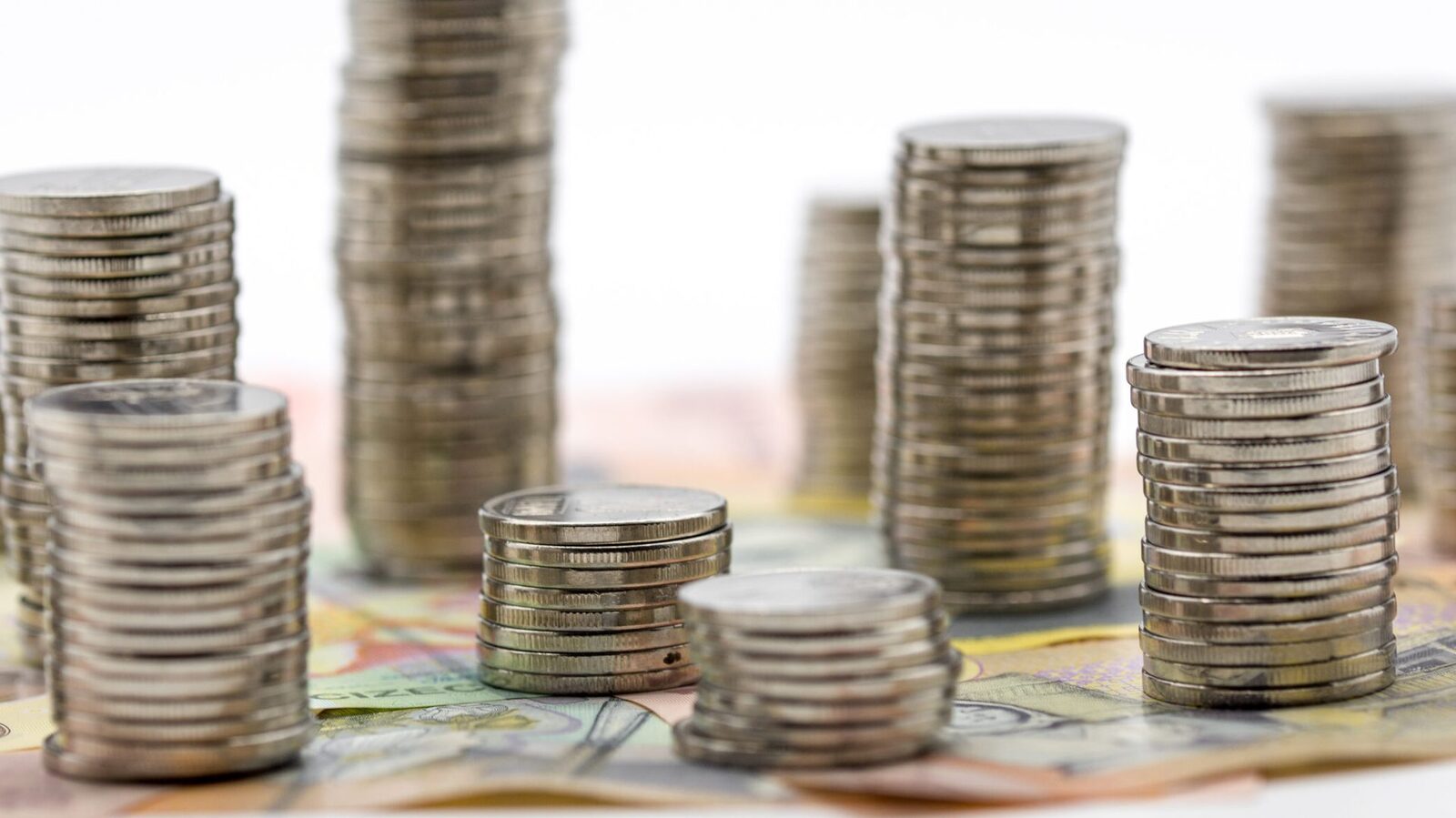 Românii, loviți de noua lege a pensiilor: Câți bani pierdeți după o viață de muncă?