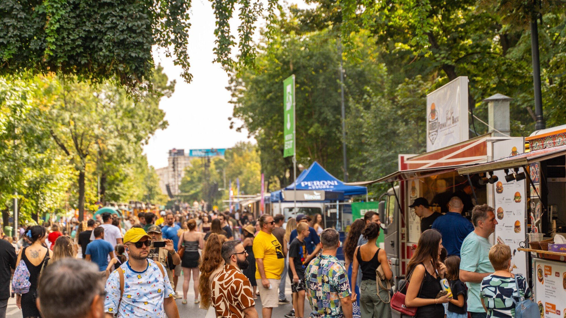 Locuitorii din zona Bulevardul Kiseleff organizează o petiție pentru a Stopa festivalurile comerciale în parc Bucureștenii care locuiesc în apropierea Bulevardului Kiseleff și frecventeză parcul cu același nume au lansat o petiție pentru a cere autorităților să nu mai aprobe organizarea de festivaluri comerciale în zona parcului