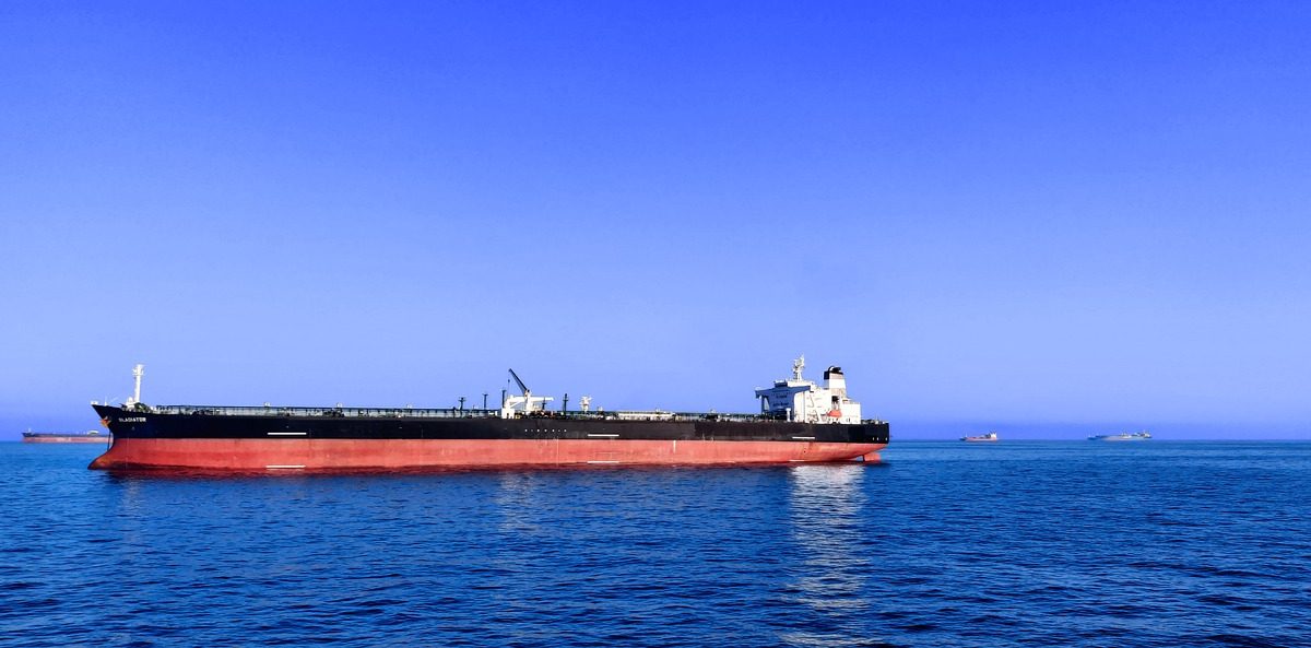 Prețul petrolului american, peste 100 de dolari: Armistițiul SUA-Iran, un eșec pentru Hormuz