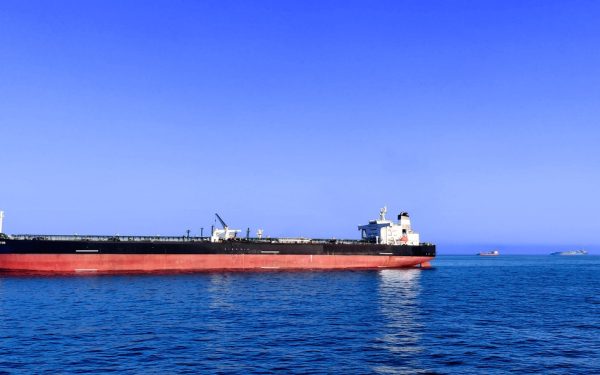 Prețul petrolului american, peste 100 de dolari: Armistițiul SUA-Iran, un eșec pentru Hormuz
