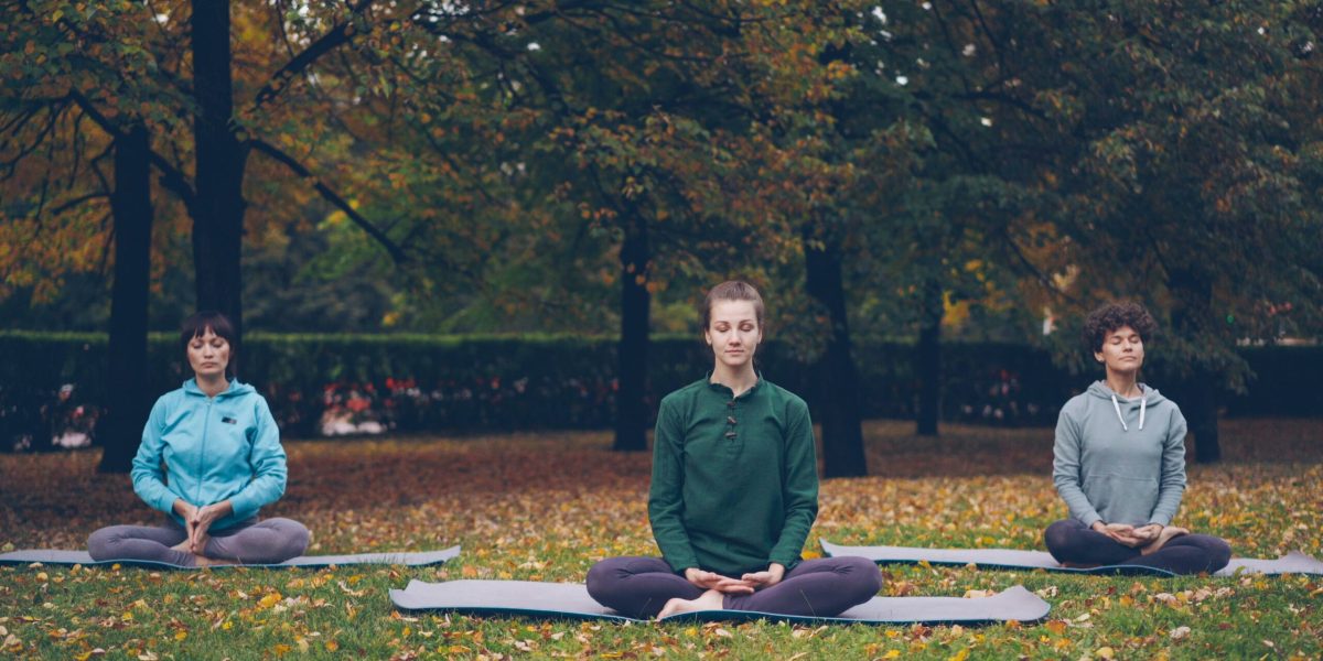 Rugăciunea „Tatăl Nostru” calmează: Sfaturi de la experți pentru relaxare după muncă