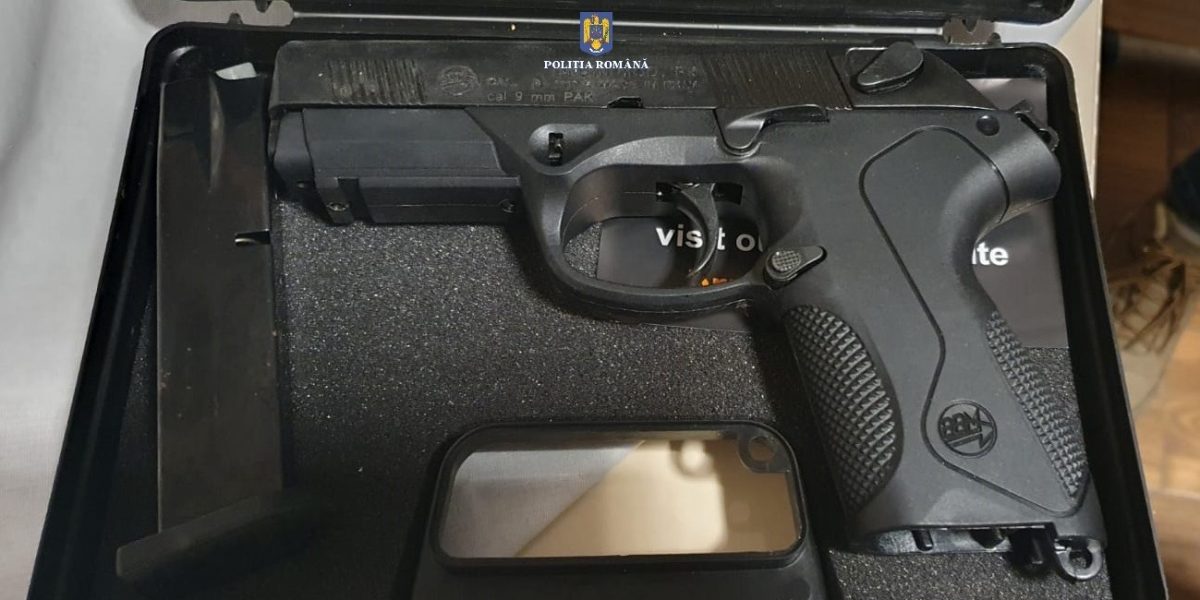 Arădeancă, prinsă în flagrant cu pistol de vânzare pe net: cerea 300 de euro