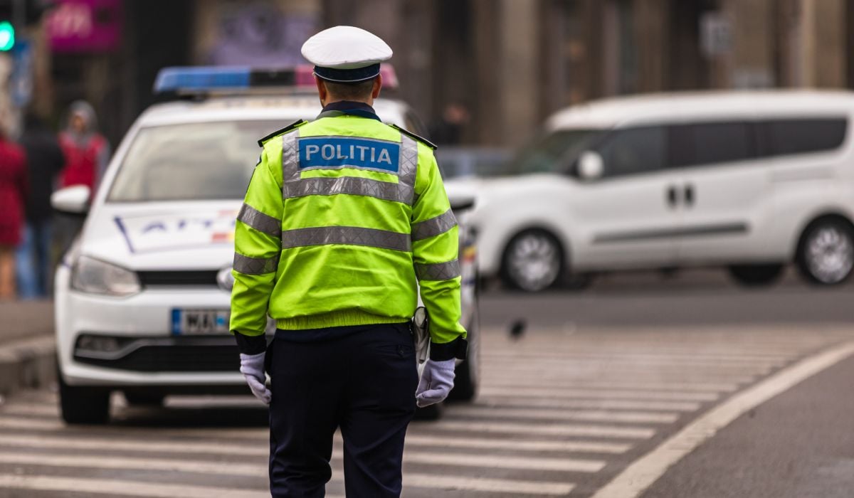 Șoferiță, prinsă cu mită la București: A ignorat camera polițistului