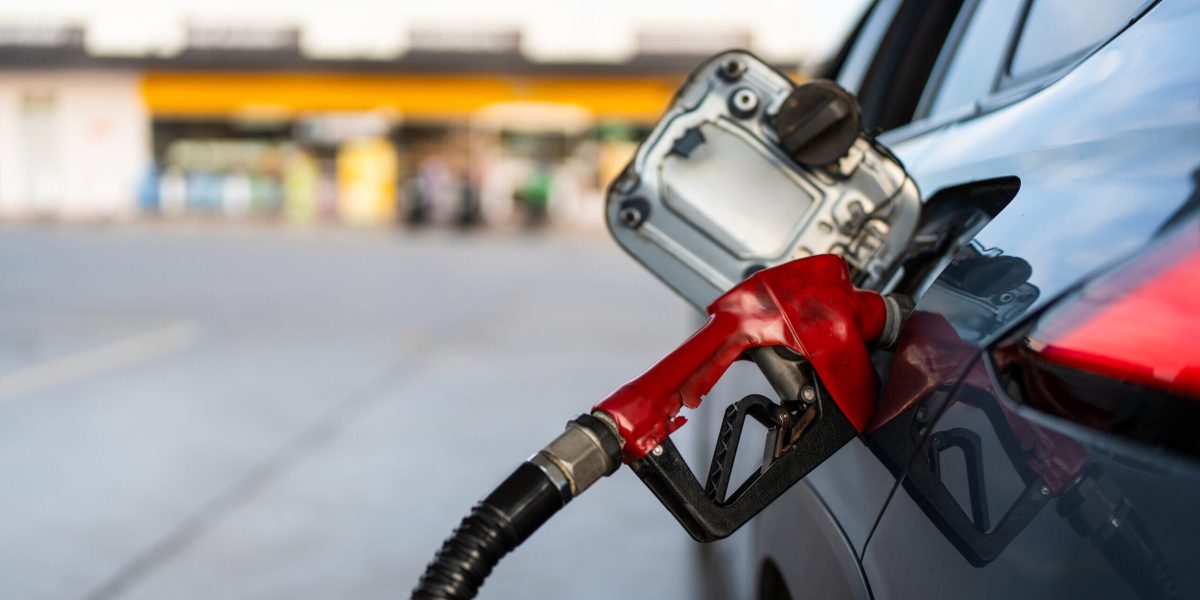 Benzina și motorina, tot mai ieftine în România: Vești bune pentru șoferi