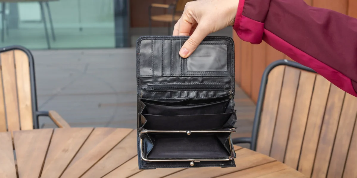 Avertisment dur: Românii, puși să achite iluziile trecutului