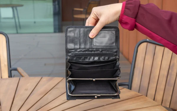 Avertisment dur: Românii, puși să achite iluziile trecutului