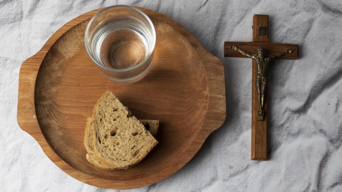 Postul Negru de Paște: Ce presupune și cine îl poate ține Postul Negru, considerat cel mai aspru din calendarul creștin, este o perioadă dedicată purificării trupești și spirituale