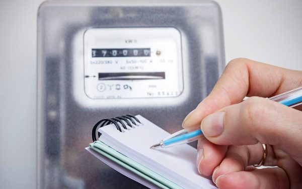 PPC lovește: Reduceri la electricitate pentru români, valabile un an