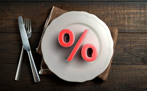 Inflația lovește România: Scumpiri accelerate, carburanții urcă prețurile