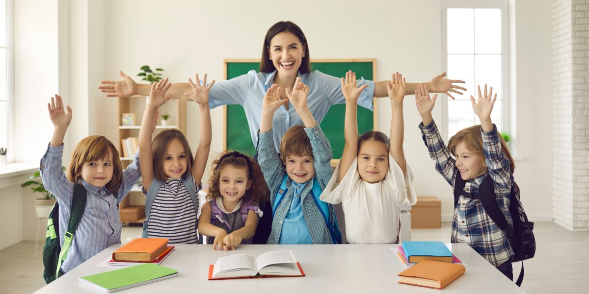 Profesor debutant, umilita financiar: câștigă mai puțin ca un casier în România