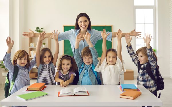 Profesor debutant, umilita financiar: câștigă mai puțin ca un casier în România