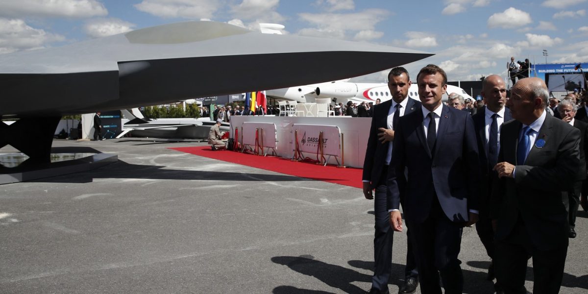 Macron, categoric: Avionul european de generația a șasea nu e „mort”
