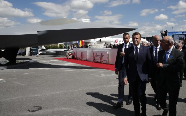Macron, categoric: Avionul european de generația a șasea nu e „mort”