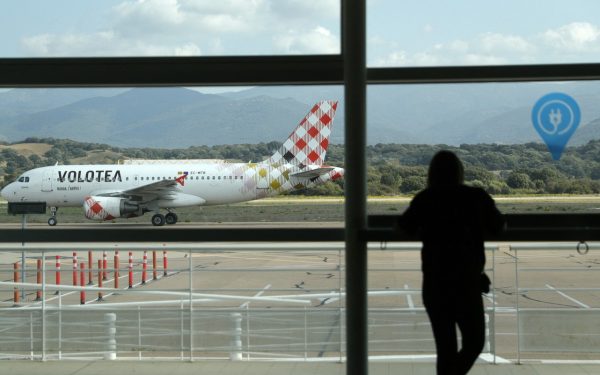 Companie aeriană introduce taxă suplimentară: Pasagerii, afectați de scumpiri