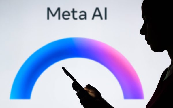 Meta își spionează angajații: taste, clickuri, totul pentru AI