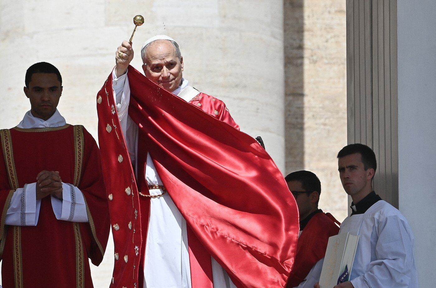 Trump, atac la Papa Francisc: „E groaznic în politică externă”