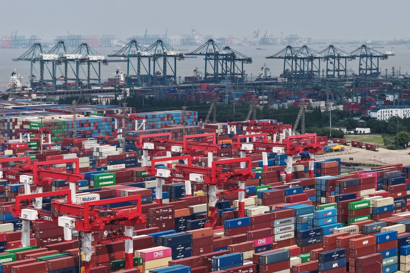 China, cu exporturi în frânare: Ce se întâmplă cu economia mondială?