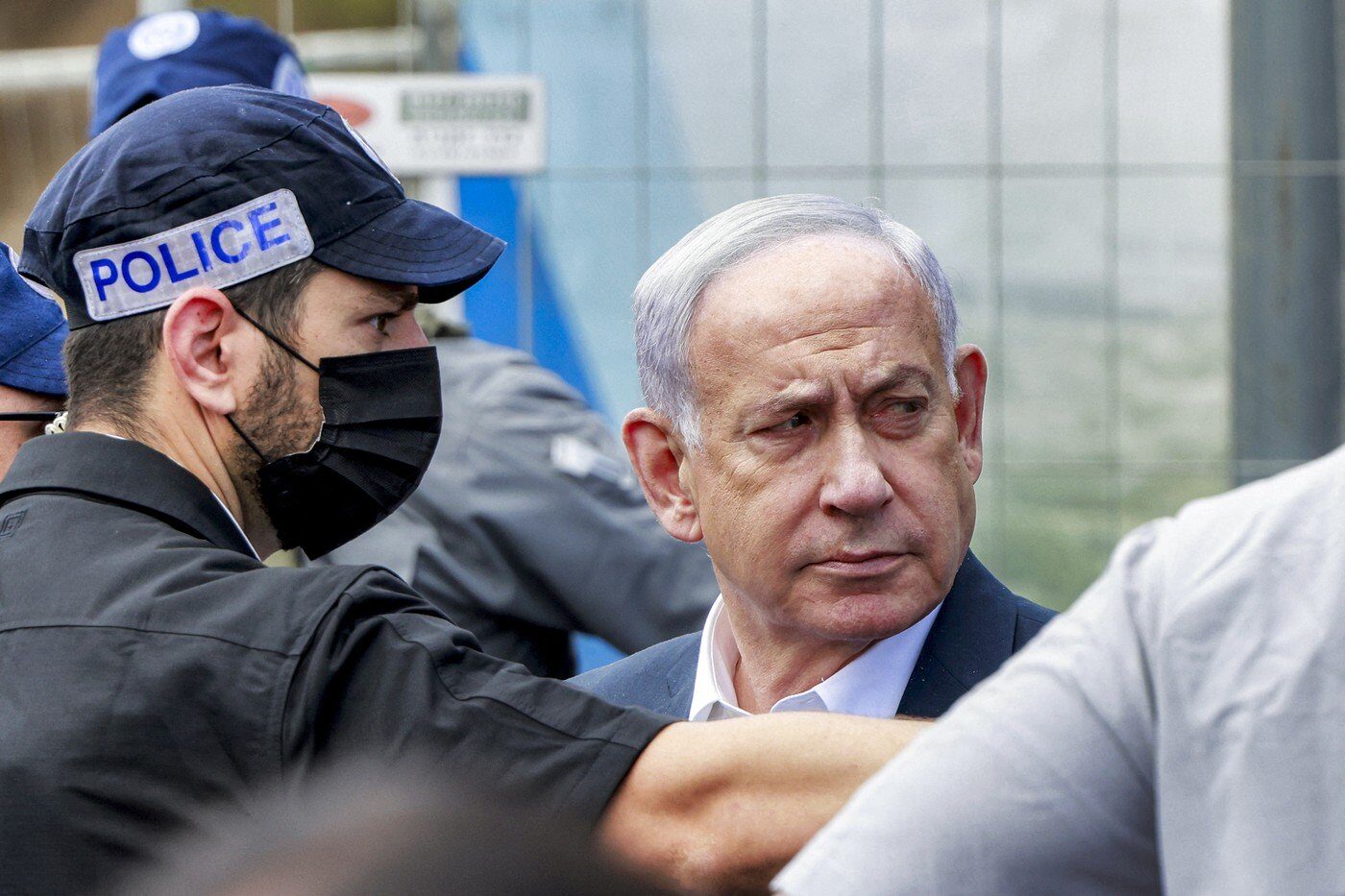 Gesturi obscene pentru premierul israelian, în direct din Spania