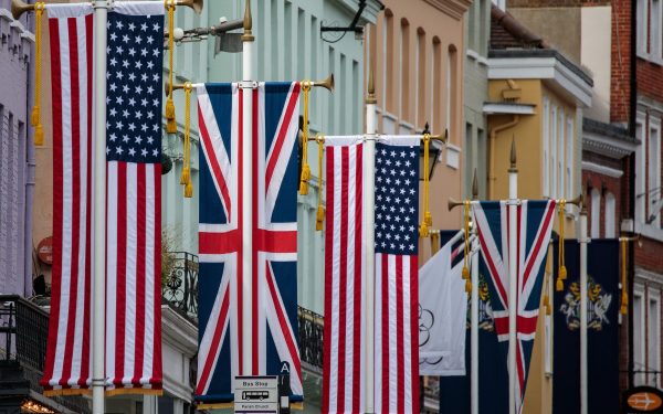 Trump amenință Marea Britanie: Acord comercial, pe muchie de cuțit, din cauza Iranului