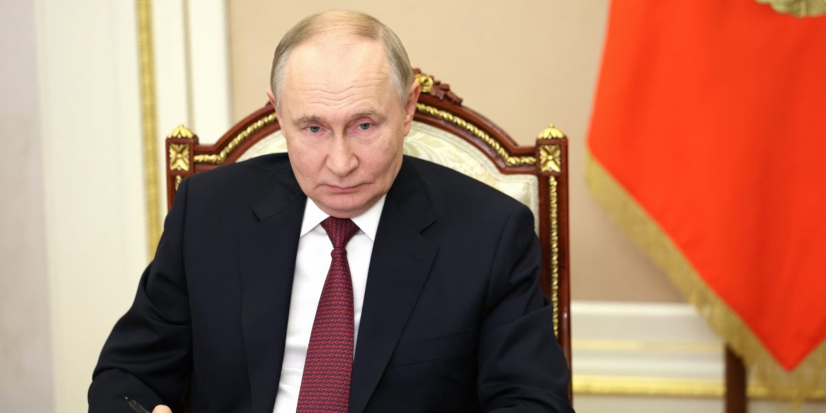 Putin, în cădere liberă: Războiul din Ucraina și cenzura îi erode