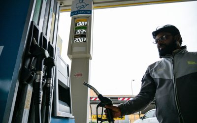 Criza petrolieră SURCLASEAZĂ recordurile: mai gravă ca ’73, ’79 și 2022 la un loc