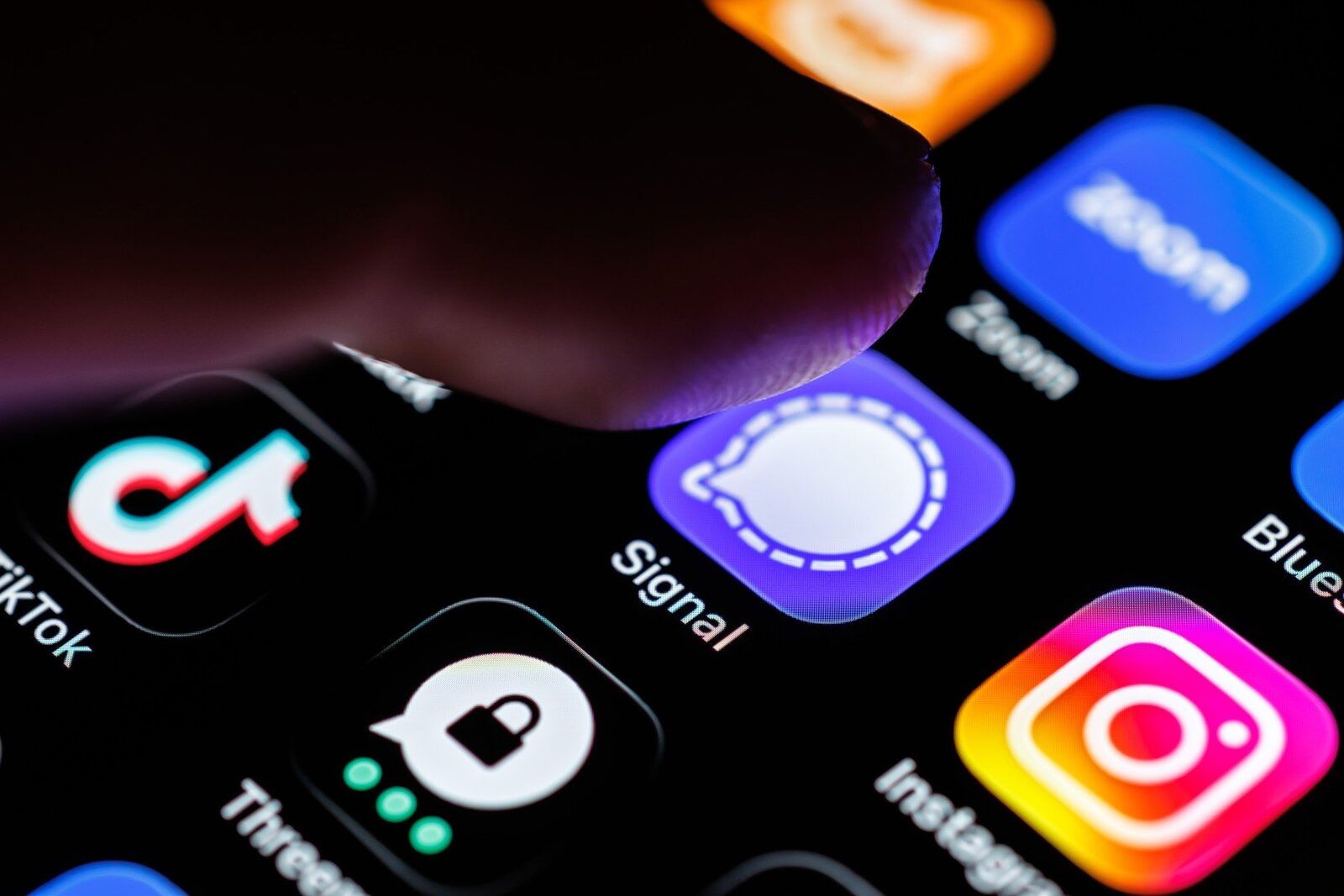 FBI recuperează mesaje Signal șterse de pe iPhone: e anchetă majoră