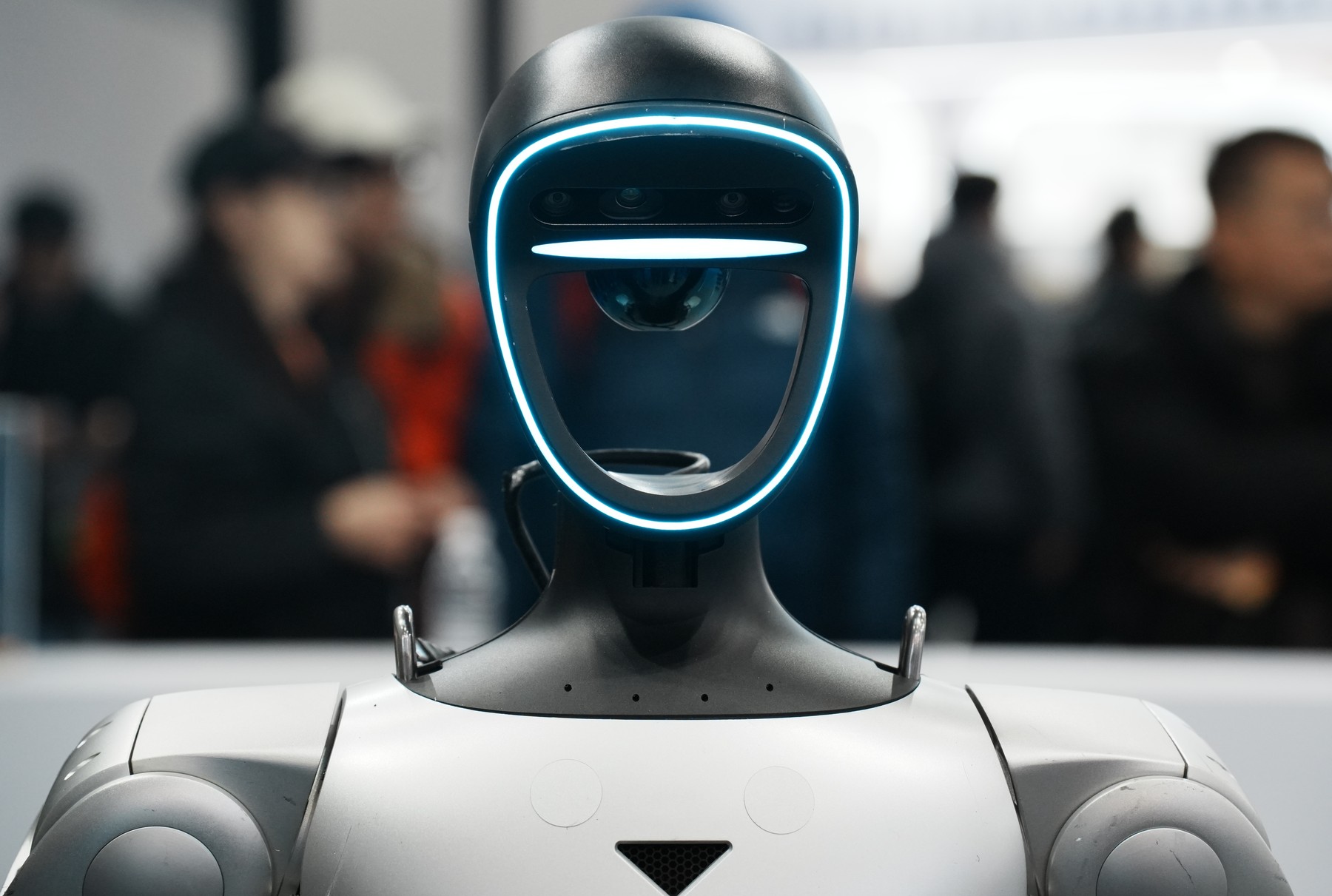 Un robot dansator s-a dezlănțuit într-un restaurant chinezesc din California, provocând pagube materiale și haos în timpul unei serii neobișnuite de evenimente