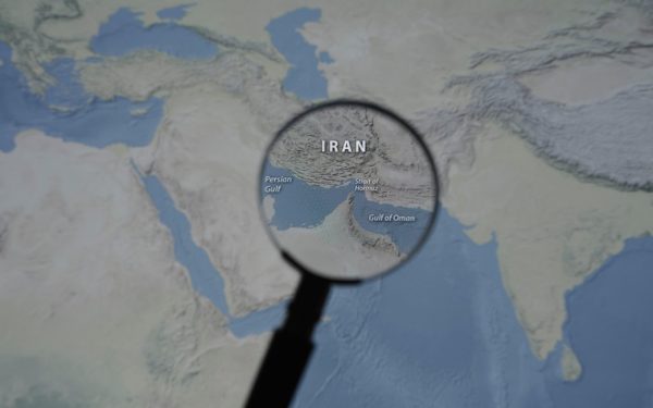 Breșe în blocada SUA din Ormuz: Nave sancționate sfidează Donald Trump