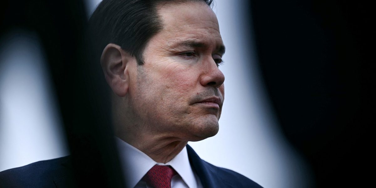 Secretarul de Stat american Marco Rubio a mulțumit României pentru sprijinul în operațiunile din Orientul Mijlociu Senatorul american Marco Rubio, secretar de stat al SUA, a avut o convorbire telefonică cu ministrul român de Externe, Oana Țoiu, în cursul zilei de joi