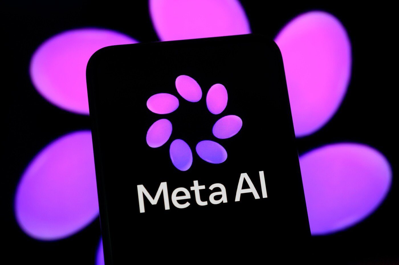 Meta intră în forță în cursa pentru supremația globală în domeniul inteligenței artificiale