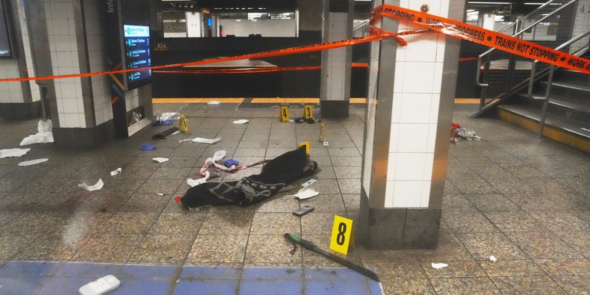 Atac cu maceta la metroul din New York: Agresorul, ucis de polițiști