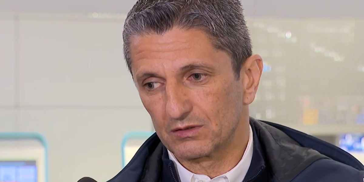 Lacrimi pe aeroport: Răzvan Lucescu, sfat emoționant pentru fanii fotbalului