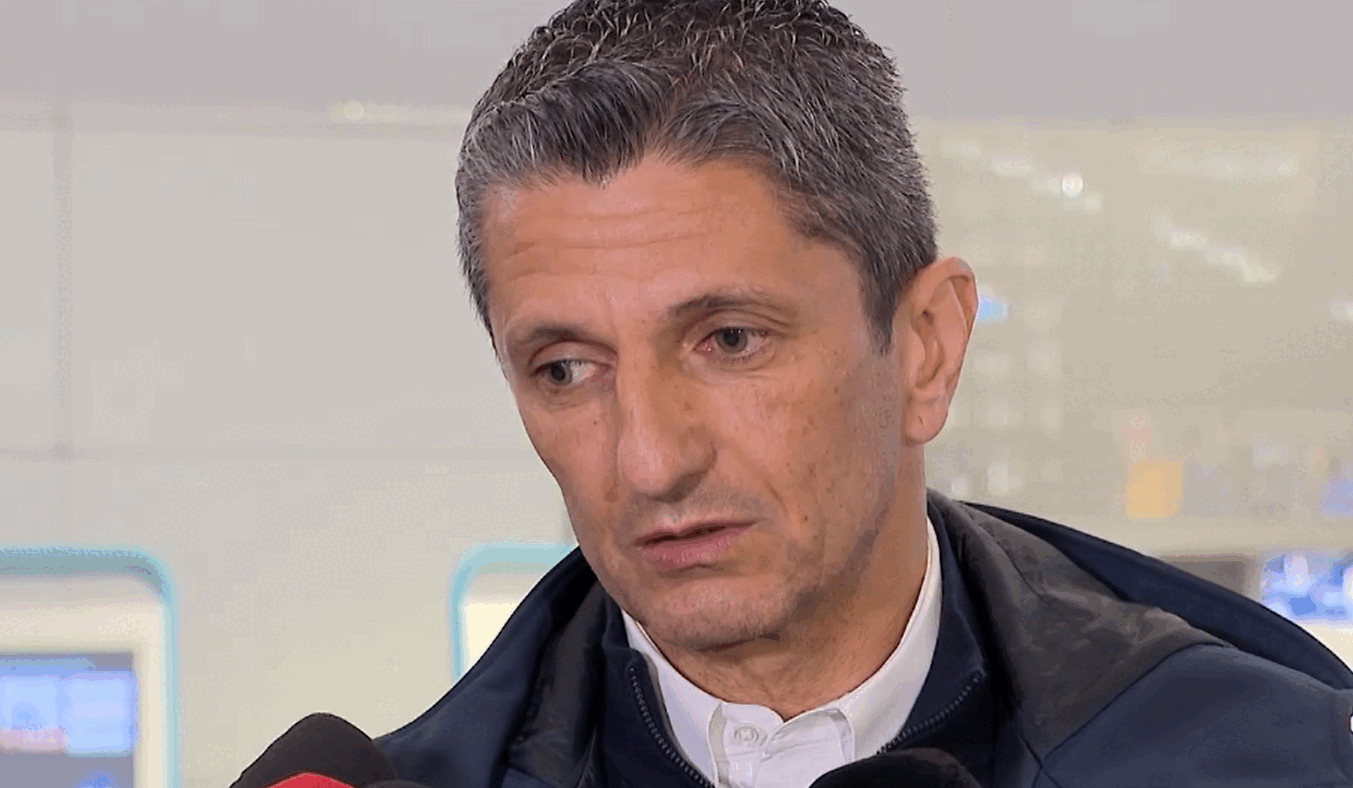 Lacrimi pe aeroport: Răzvan Lucescu, sfat emoționant pentru fanii fotbalului