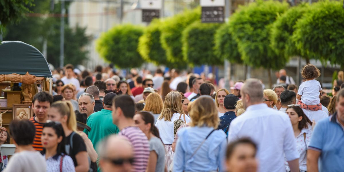 Unde sunt salariile-record din România: Topul domeniilor-vedetă