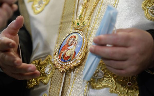 În Vinerea Mare, rugăciunea transcende simpla cerere și se transformă într-o profundă introspecție spirituală, o mărturisire a credinței și, uneori, într-o confruntare directă cu limitele personale