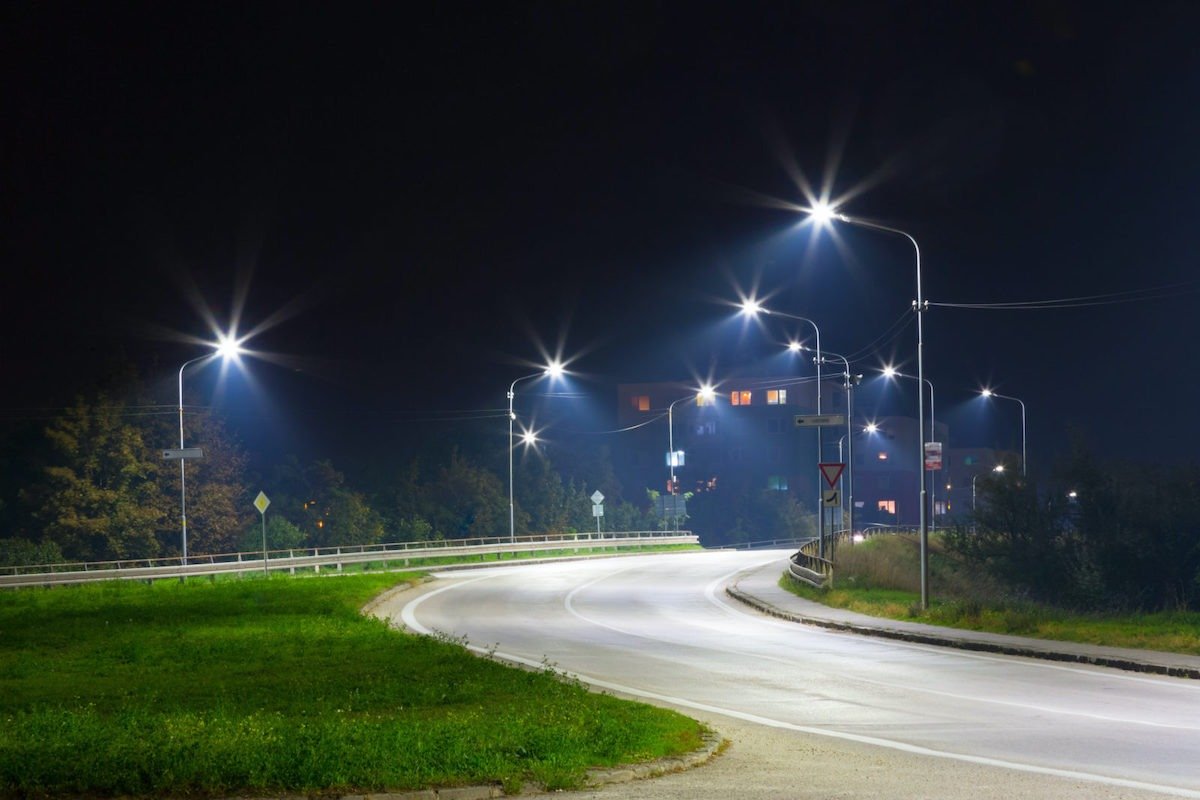 Primar din Sânpetru de Câmpie, inculpat pentru furt de energie electrică Primarul comunei Sânpetru de Câmpie, Spiru Şerban Crăciun, a fost formal plasat sub inculpare pentru trei infracţiuni de furt și două pentru instigare, după ce a fost acuzat de participarea la utilizarea unor instalații clandestine pentru furt de energie electrică