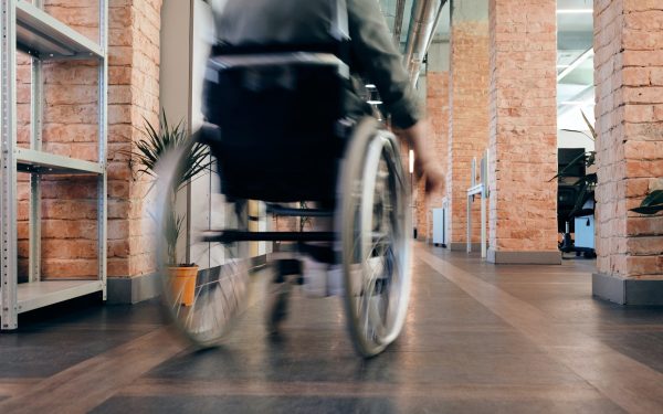 Măsuri drastice! Ministrul Muncii închide „robinetul” afacerilor cu persoane cu handicap