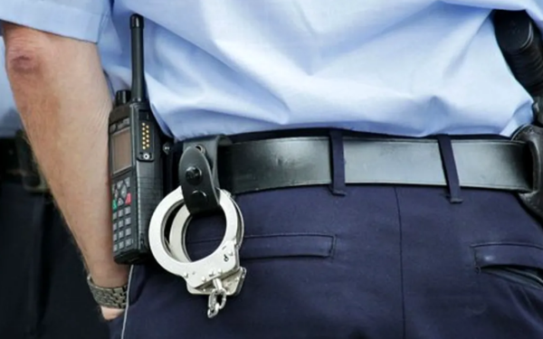 Vrancea: Scandal cu final sângeros – o femeie a lovit un polițist cu piatra