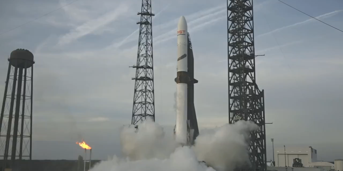 Blue Origin, reușită istorică: Motorul New Glenn aterizează, SpaceX e pe urme