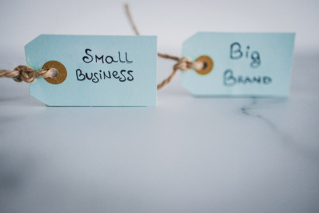 Brandurile mici, locale, înving multinaționalele în România: strategia „David vs. Goliat“