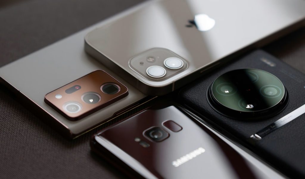 Piața de smartphone-uri, creștere timidă în 2026, cu obstacole majore