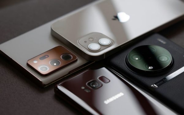 Piața de smartphone-uri, creștere timidă în 2026, cu obstacole majore